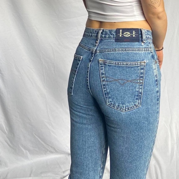 Vintage Y2K L.E.I Denim Capris with Fabric Trim - Picture 4 of 4